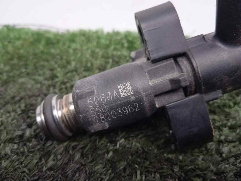 Recambio de inyector para hyosung aquila referencia OEM IAM 28203962-5060A-S50 2.PINES 