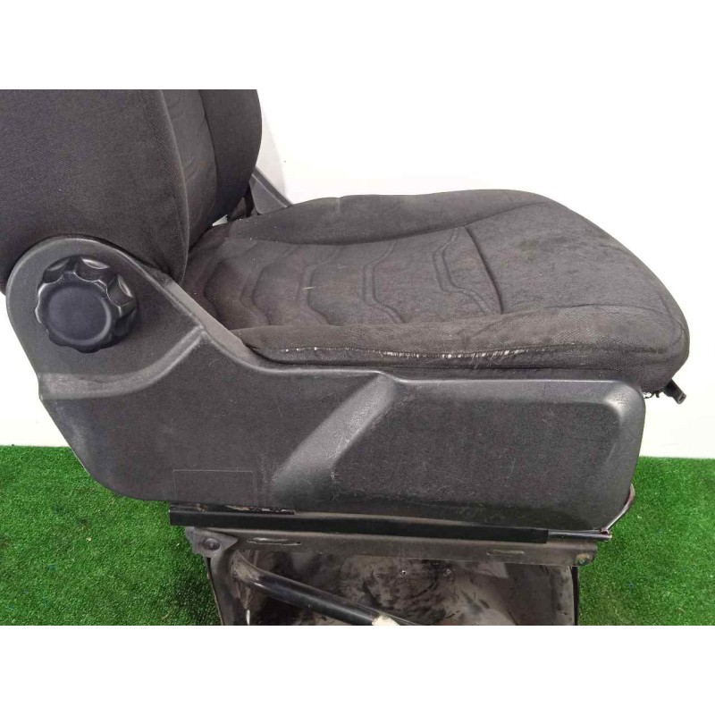 Recambio de asiento delantero derecho para iveco daily furgón 2.3 diesel cat referencia OEM IAM SINREFERENCIA  14-19