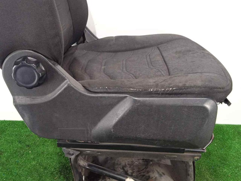Recambio de asiento delantero derecho para iveco daily furgón 2.3 diesel cat referencia OEM IAM SINREFERENCIA  14-19