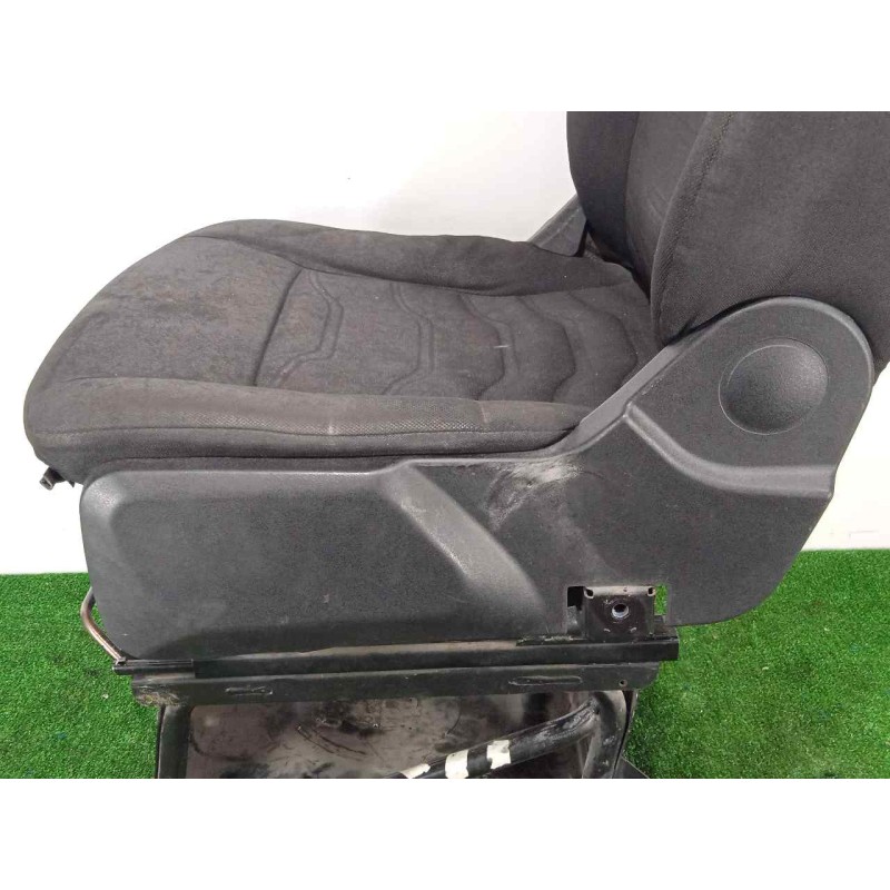 Recambio de asiento delantero derecho para iveco daily furgón 2.3 diesel cat referencia OEM IAM SINREFERENCIA  14-19