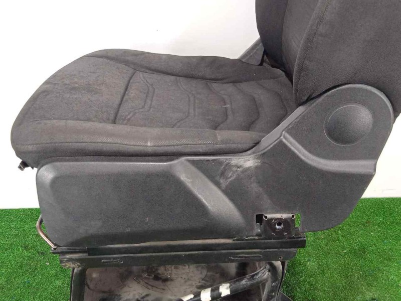 Recambio de asiento delantero derecho para iveco daily furgón 2.3 diesel cat referencia OEM IAM SINREFERENCIA  14-19