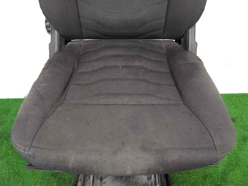 Recambio de asiento delantero derecho para iveco daily furgón 2.3 diesel cat referencia OEM IAM SINREFERENCIA  14-19