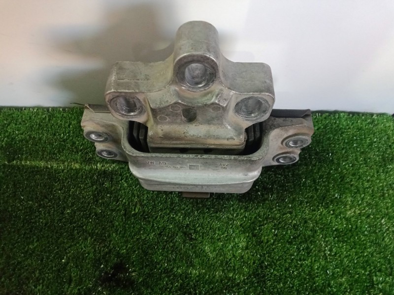 Recambio de soporte motor para volkswagen passat berlina (3c2) 2.0 tdi referencia OEM IAM 3C0199555  