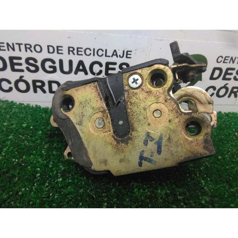 Recambio de cerradura puerta trasera izquierda para toyota hilux (kun) 2.5 turbodiesel referencia OEM IAM  4.PUERTAS MECANICA
