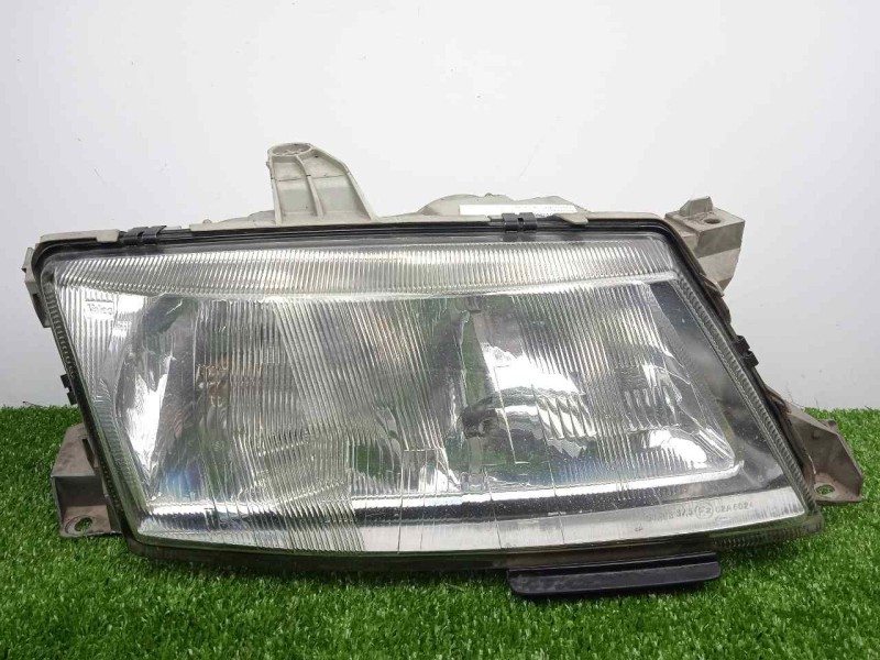 Recambio de faro derecho para saab 9-5 berlina 2.3 cat referencia OEM IAM  97-01 