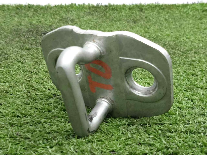 Recambio de cerradura puerta trasera derecha para dodge nitro 2.8 crd referencia OEM IAM 4589050AA RESBALON 