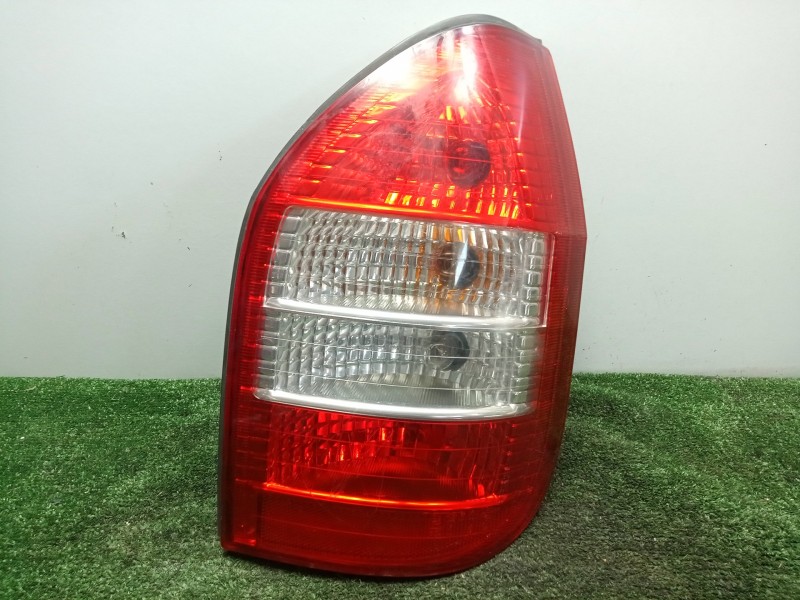 Recambio de piloto trasero derecho para opel zafira a 1.6 16v referencia OEM IAM  99-05 BLANCO