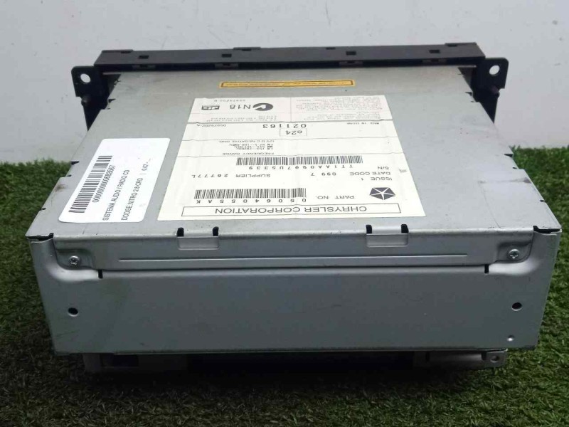 Recambio de sistema audio / radio cd para dodge nitro 2.8 crd referencia OEM IAM 05064055AK  