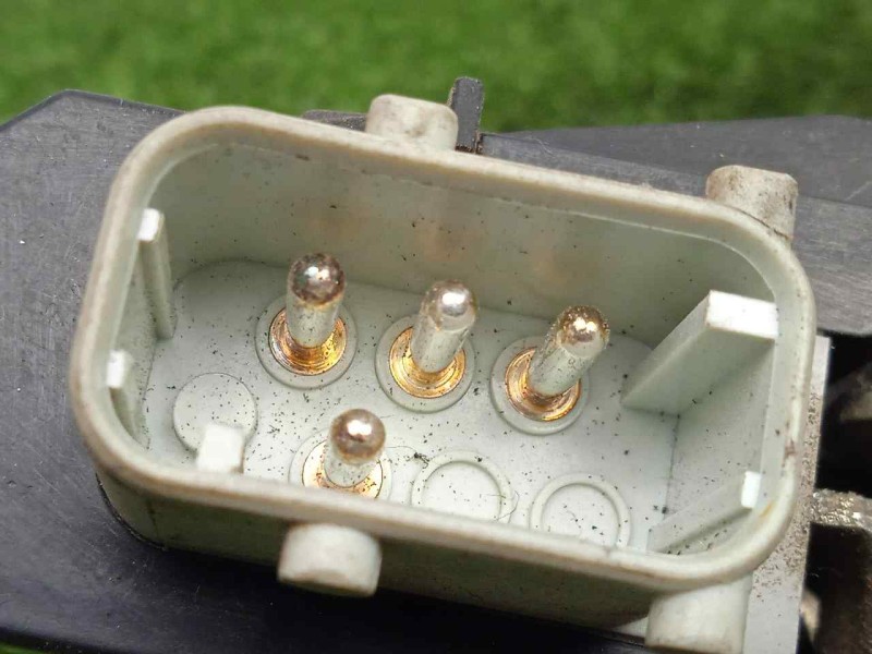 Recambio de cerradura puerta trasera izquierda para bmw serie 5 berlina (e39) 525tds referencia OEM IAM SINREFERENCIA 4.PINES 