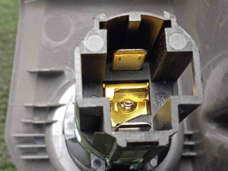 Recambio de moldura para man tge kasten (uy) 2.0 tdi referencia OEM IAM 7C1857383B  