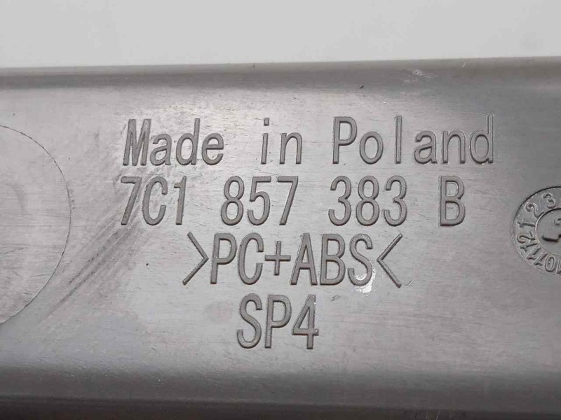 Recambio de moldura para man tge kasten (uy) 2.0 tdi referencia OEM IAM 7C1857383B  