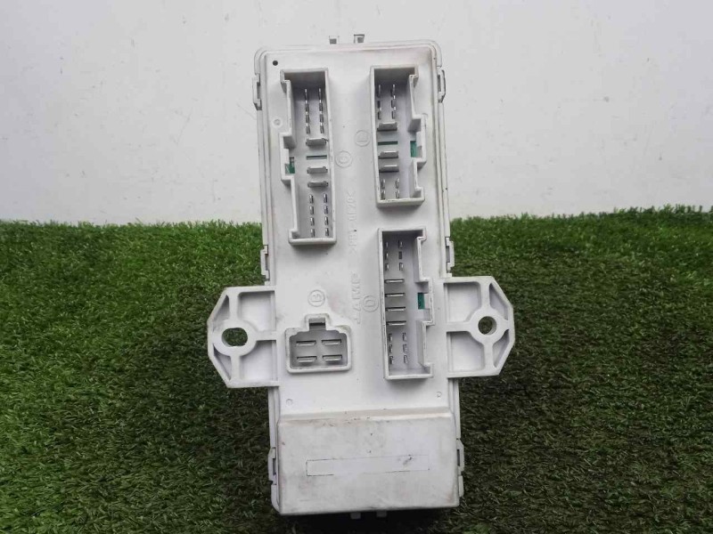 Recambio de caja reles / fusibles para kia sorento 2.5 crdi referencia OEM IAM 911713E920  