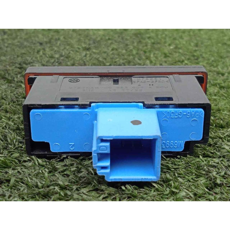 Recambio de warning para man tge kasten (uy) 2.0 tdi referencia OEM IAM 7C0953509A  