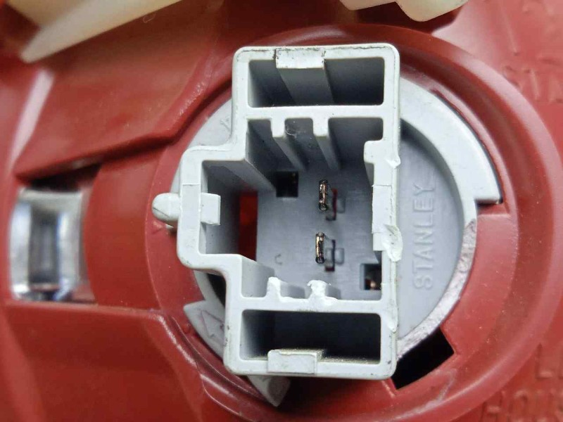 Recambio de piloto trasero izquierdo interior para mazda 3 berlina (bk) 1.6 16v cat referencia OEM IAM  04-07 - INTERIOR 5.PUERT