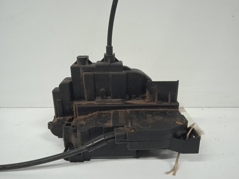 Recambio de cerradura puerta trasera derecha para renault scenic iii grand dynamique referencia OEM IAM 825020033R  