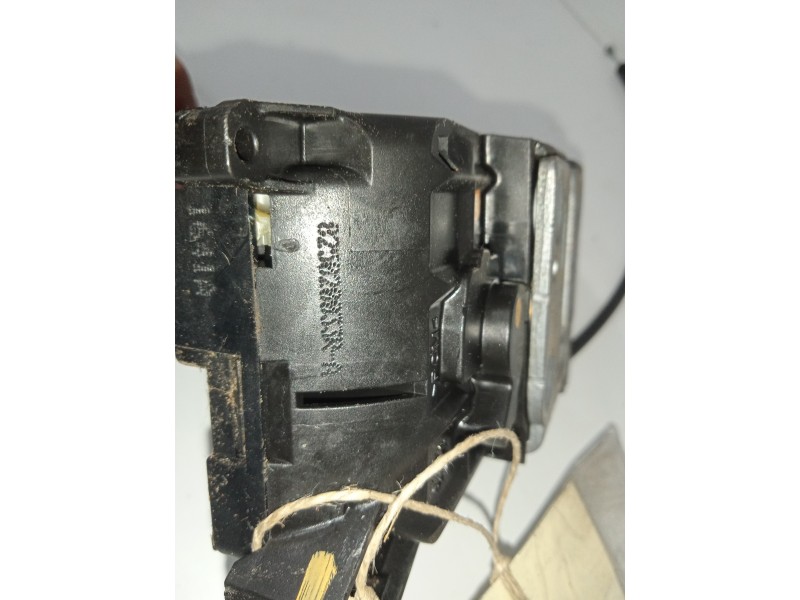 Recambio de cerradura puerta trasera derecha para renault scenic iii grand dynamique referencia OEM IAM 825020033R  