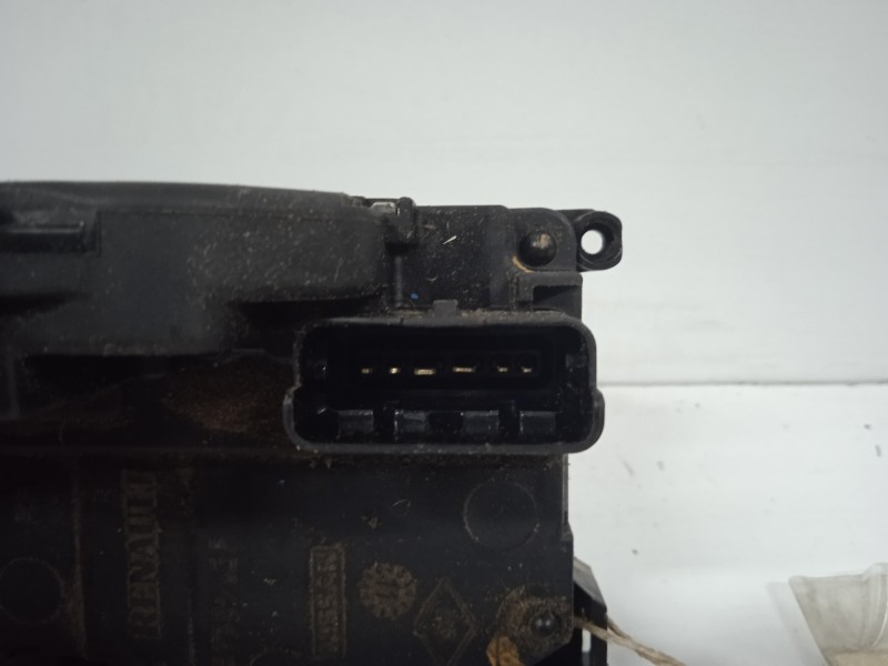 Recambio de cerradura puerta trasera derecha para renault scenic iii grand dynamique referencia OEM IAM 825020033R  