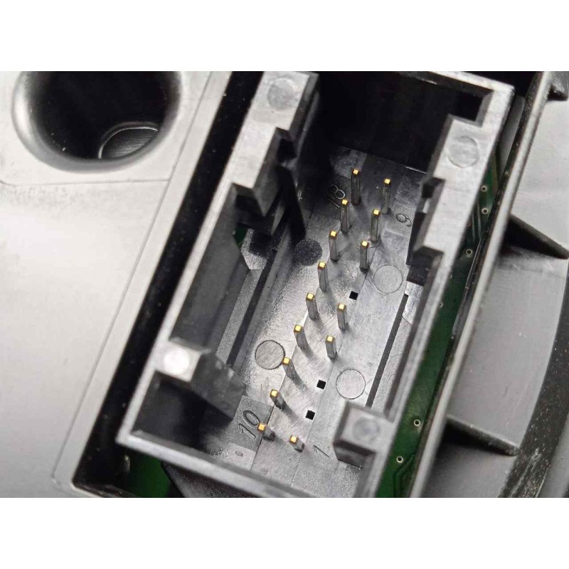 Recambio de cuadro instrumentos para man tge kasten (uy) 2.0 tdi referencia OEM IAM 7C0920749-A3C0803730000  