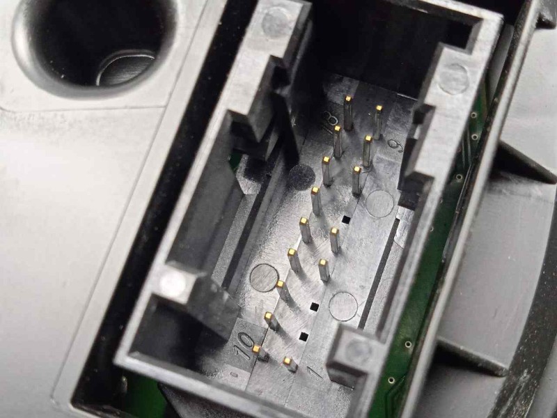 Recambio de cuadro instrumentos para man tge kasten (uy) 2.0 tdi referencia OEM IAM 7C0920749-A3C0803730000  