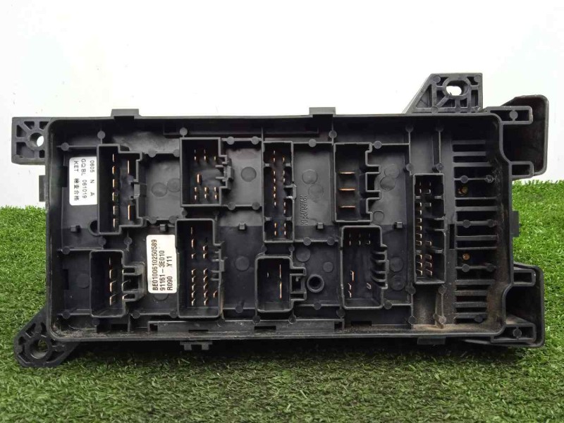 Recambio de caja reles / fusibles para kia sorento 2.5 crdi referencia OEM IAM 911613E010  