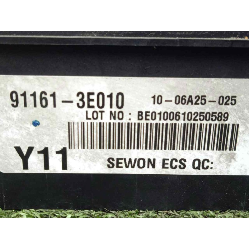 Recambio de caja reles / fusibles para kia sorento 2.5 crdi referencia OEM IAM 911613E010  