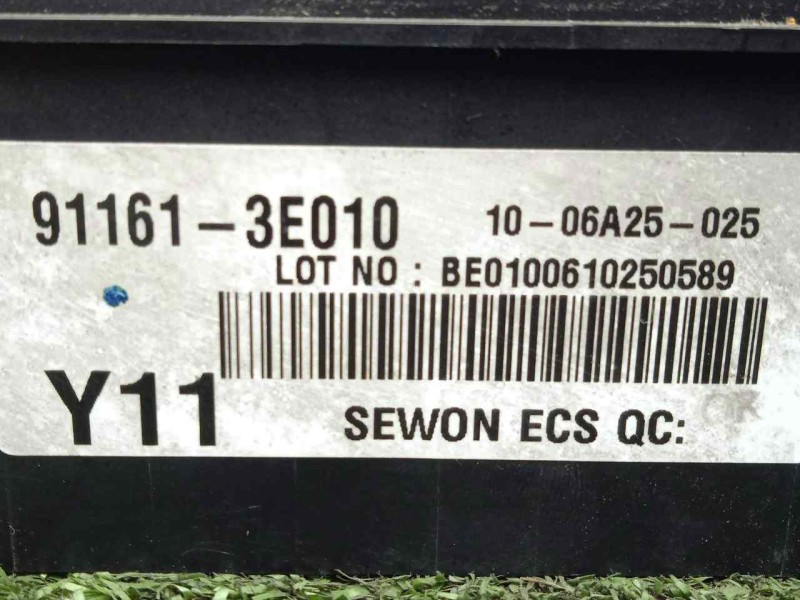 Recambio de caja reles / fusibles para kia sorento 2.5 crdi referencia OEM IAM 911613E010  