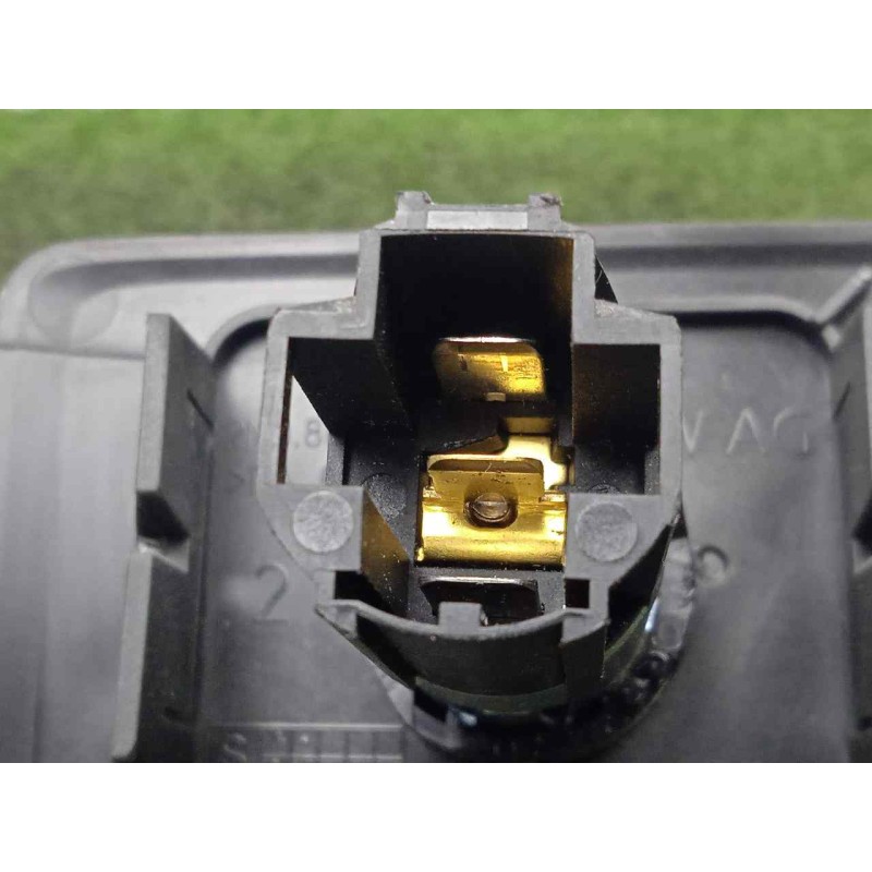 Recambio de moldura para man tge kasten (uy) 2.0 tdi referencia OEM IAM 2N0864147 MECHERO 