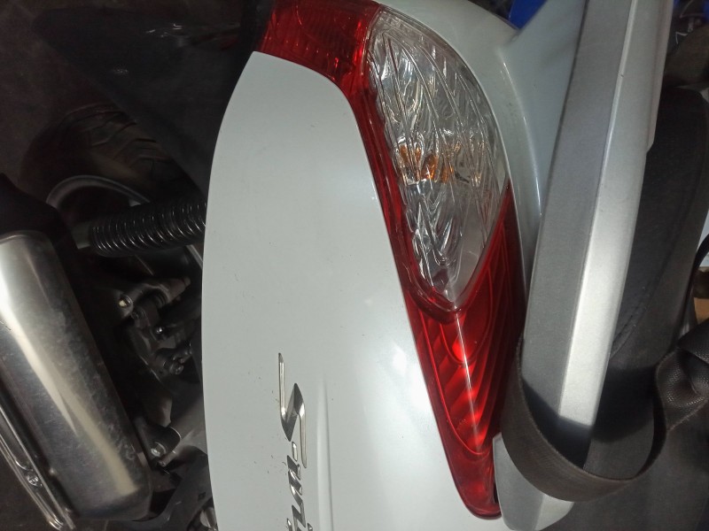 Recambio de piloto trasero derecho para honda fes fes 125 s-wing (jf12) referencia OEM IAM   