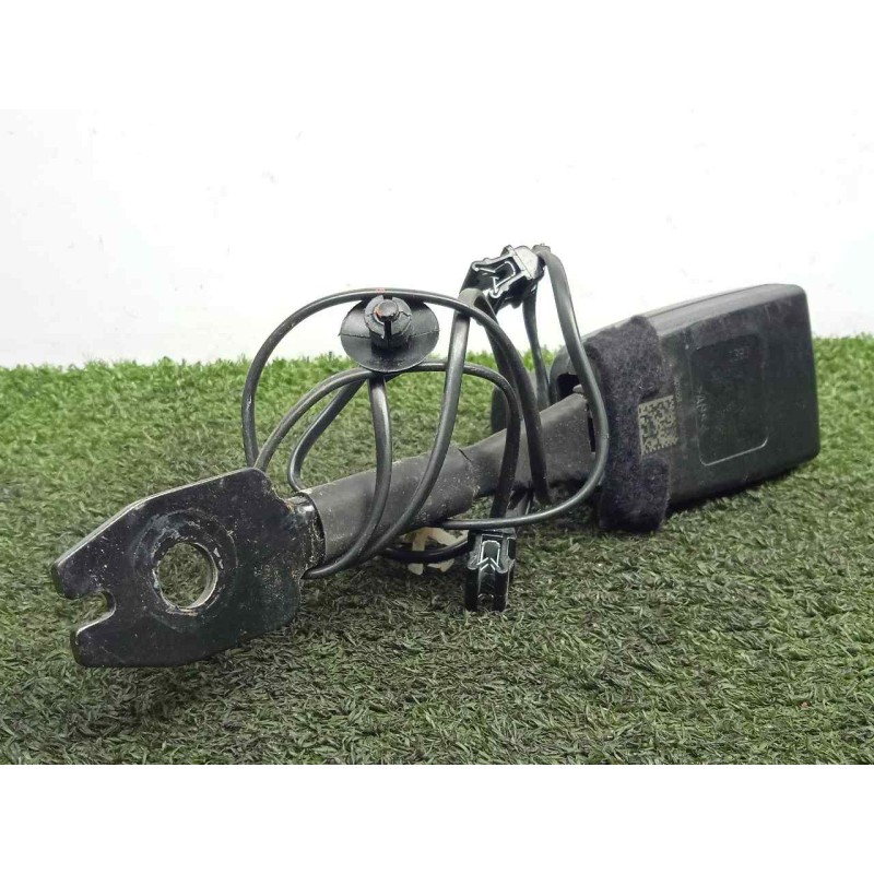 Recambio de enganche cinturon delantero izquierdo para iveco daily furgón 2.3 diesel cat referencia OEM IAM 5801455971  