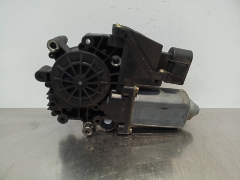 Recambio de motor elevalunas trasero derecho para audi a6 berlina (4b2) referencia OEM IAM 101144114 8.PINES 