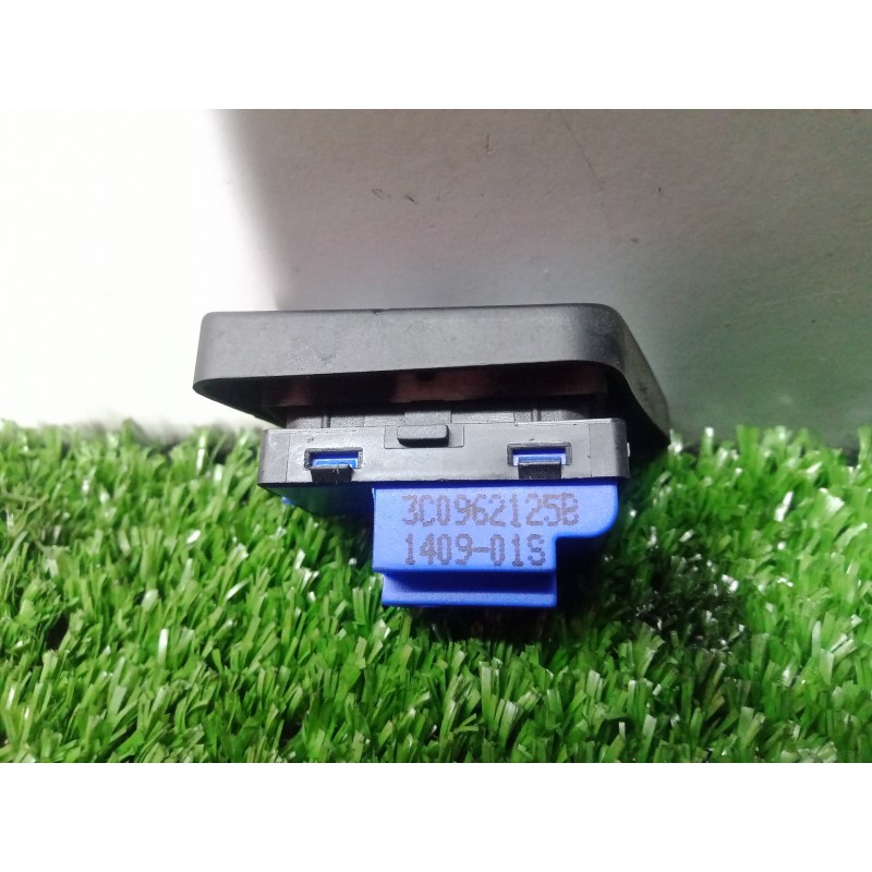 Recambio de mando cierre centralizado para volkswagen passat berlina (3c2) 2.0 tdi referencia OEM IAM 3C0962125B  