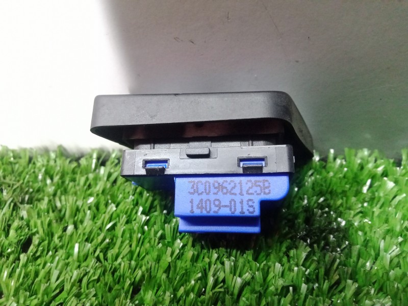 Recambio de mando cierre centralizado para volkswagen passat berlina (3c2) 2.0 tdi referencia OEM IAM 3C0962125B  