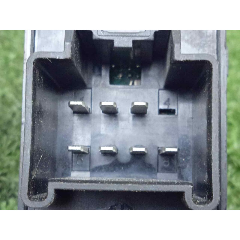 Recambio de mando elevalunas trasero derecho para chevrolet cruze 1.6 cat referencia OEM IAM 20933566  