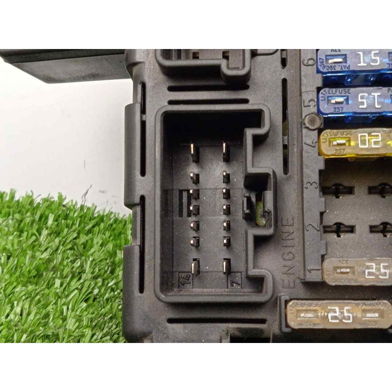 Recambio de caja reles / fusibles para volvo v70 familiar 2.5 turbodiesel referencia OEM IAM 518323118-9452993  