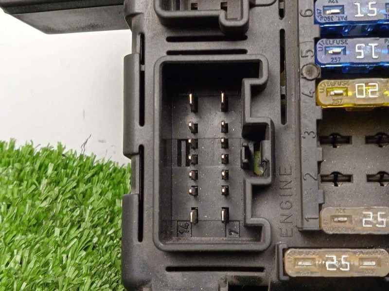 Recambio de caja reles / fusibles para volvo v70 familiar 2.5 turbodiesel referencia OEM IAM 518323118-9452993  