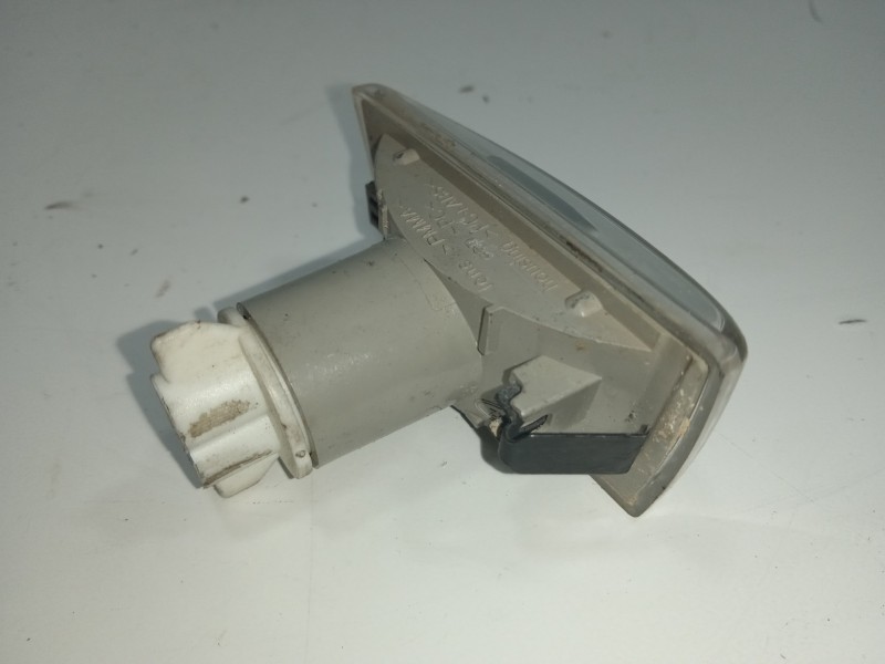 Recambio de piloto lateral derecho para opel corsa e gsi referencia OEM IAM 13497989-13497990  