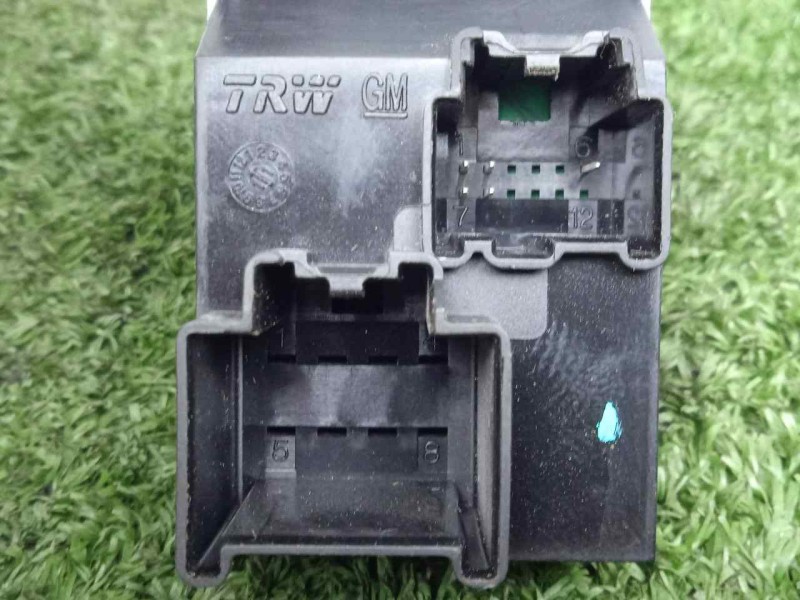 Recambio de mando elevalunas delantero derecho para chevrolet cruze 1.6 cat referencia OEM IAM 20792536  