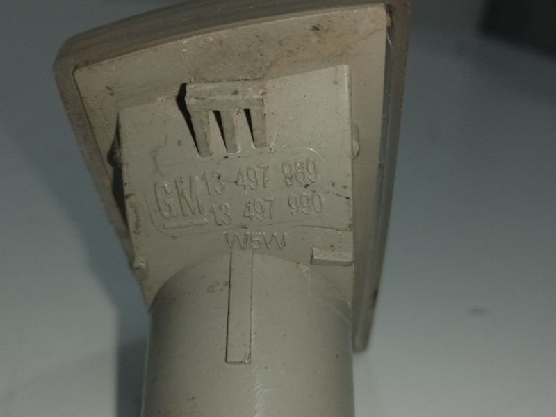 Recambio de piloto lateral derecho para opel corsa e gsi referencia OEM IAM 13497989-13497990  