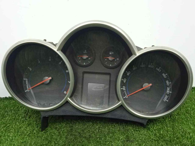 Recambio de cuadro instrumentos para chevrolet cruze 1.6 cat referencia OEM IAM 95472850-688014257  