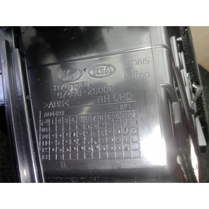 Recambio de aireador delantero derecho para hyundai ix35 1.7 crdi cat referencia OEM IAM 974902S000  