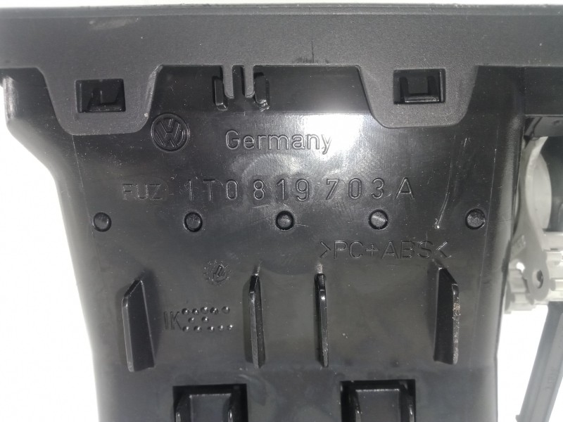Recambio de rejilla aireadora para volkswagen touran (1t1) 2.0 tdi referencia OEM IAM 1T0819703A  