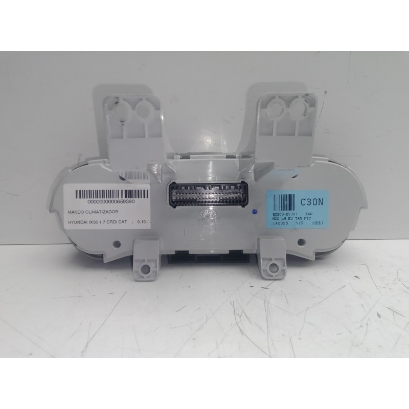Recambio de mando climatizador para hyundai ix35 1.7 crdi cat referencia OEM IAM 972502Y301-A2C32577200 1.ENCHUFE 