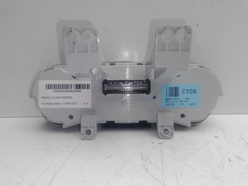 Recambio de mando climatizador para hyundai ix35 1.7 crdi cat referencia OEM IAM 972502Y301-A2C32577200 1.ENCHUFE 