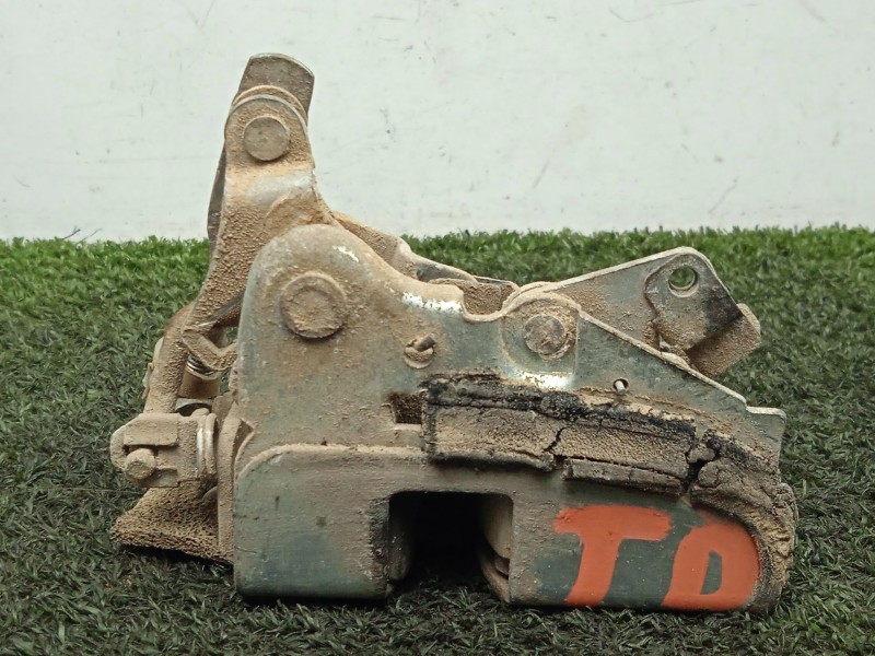 Recambio de cerradura puerta trasera derecha para mitsubishi pajero 2.5 td referencia OEM IAM SINREFERENCIA  