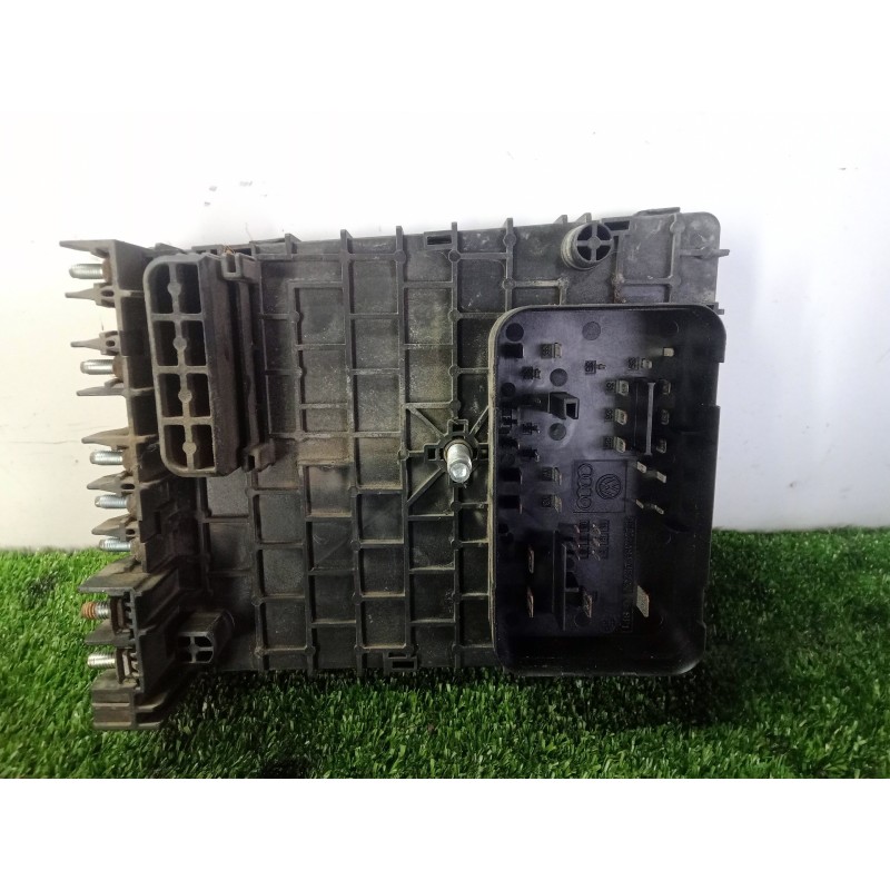 Recambio de caja reles / fusibles para volkswagen passat berlina (3c2) 2.0 tdi referencia OEM IAM 3C09712490  