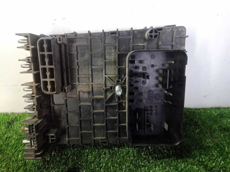 Recambio de caja reles / fusibles para volkswagen passat berlina (3c2) 2.0 tdi referencia OEM IAM 3C09712490  