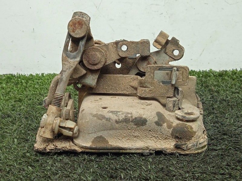 Recambio de cerradura puerta trasera izquierda para mitsubishi pajero 2.5 td referencia OEM IAM SINREFERENCIA  