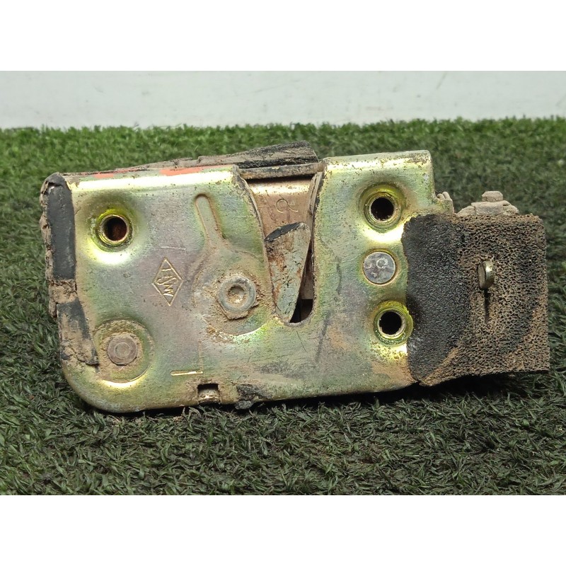 Recambio de cerradura puerta trasera izquierda para mitsubishi pajero 2.5 td referencia OEM IAM SINREFERENCIA  