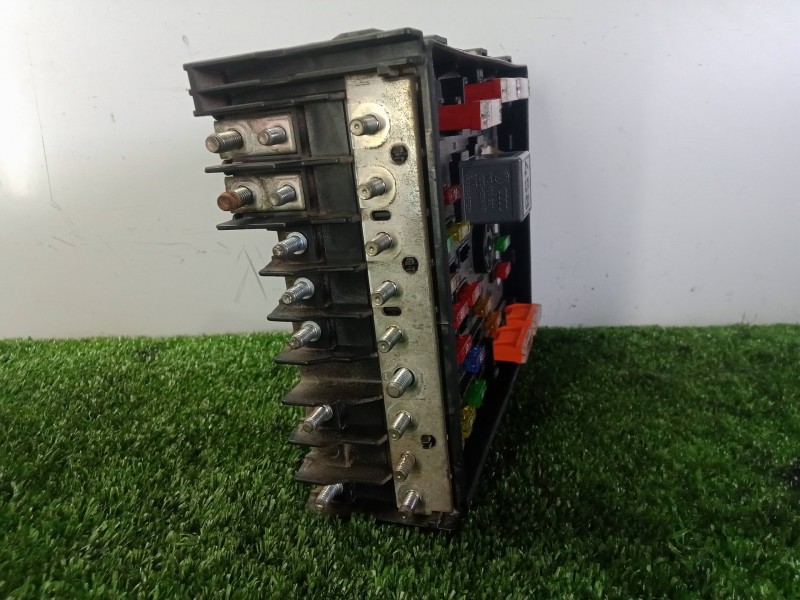 Recambio de caja reles / fusibles para volkswagen passat berlina (3c2) 2.0 tdi referencia OEM IAM 3C09712490  