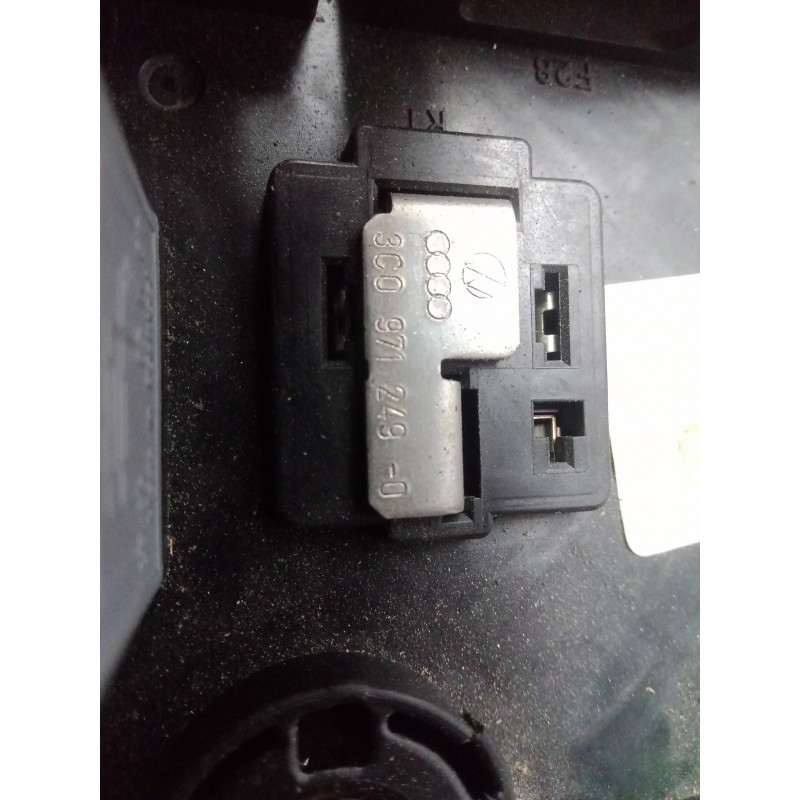 Recambio de caja reles / fusibles para volkswagen passat berlina (3c2) 2.0 tdi referencia OEM IAM 3C09712490  